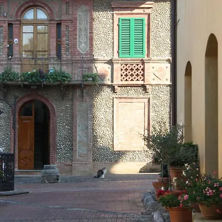 Апартаменти La Torre Di Caprera