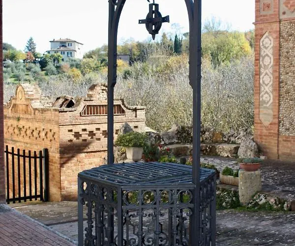 La Torre Di Caprera Сиена